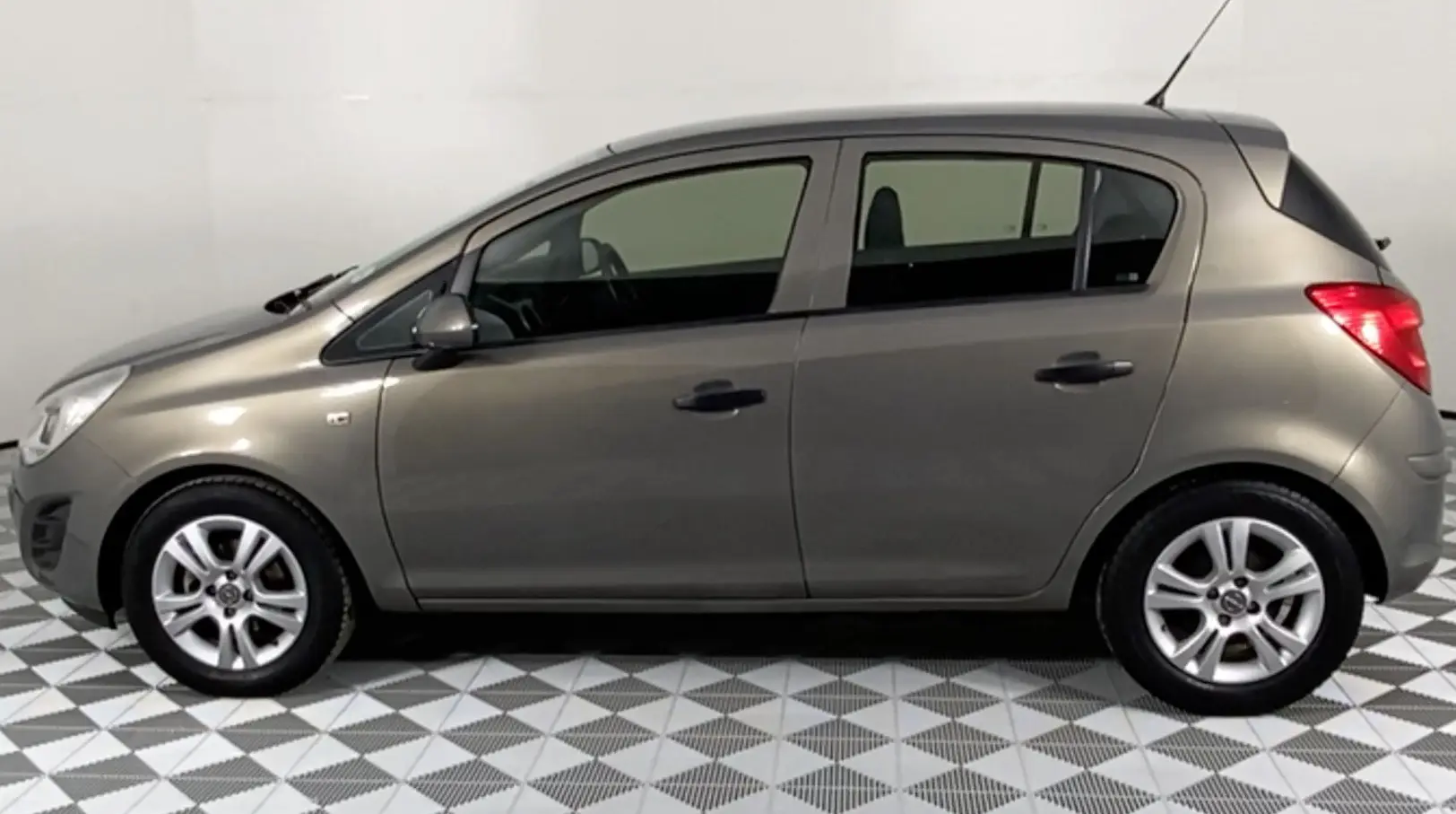 Opel Corsa Corsa 1.4i Twinport Essentia 14'Kapak Jant 3