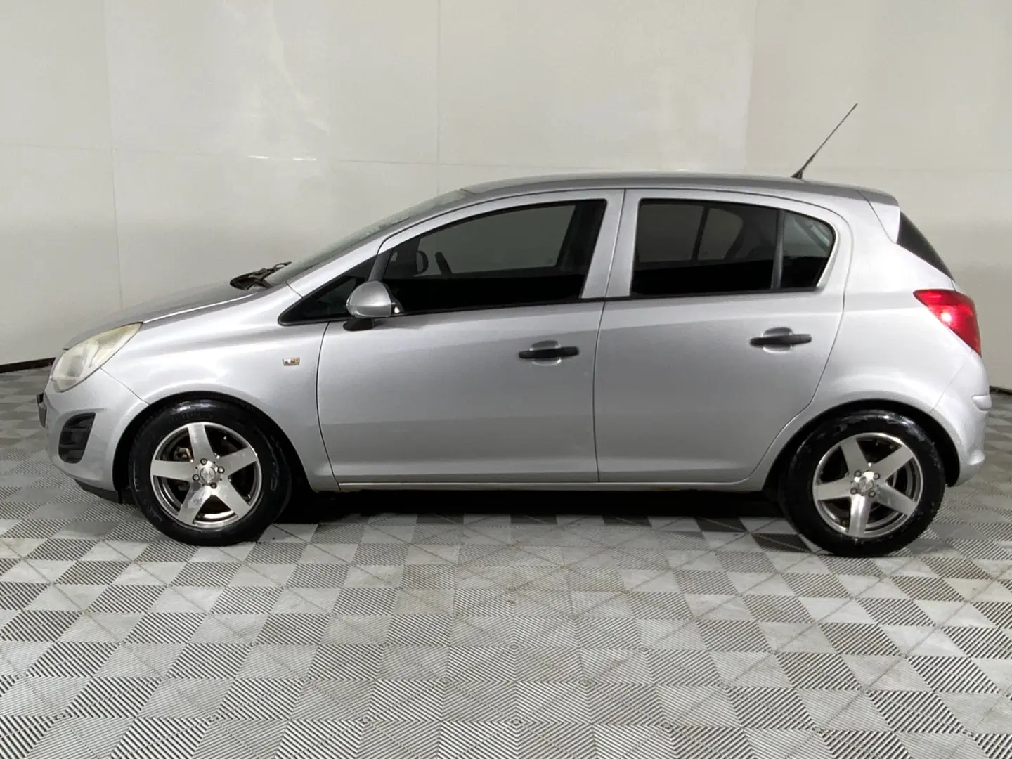 Opel Corsa Corsa 1.4i Twinport Essentia 14'Kapak Jant 4