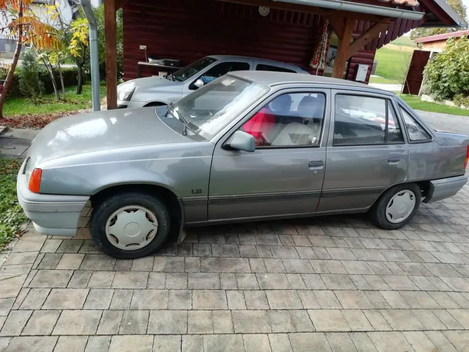 Opel Kadett Kadett 1.3 GL 5