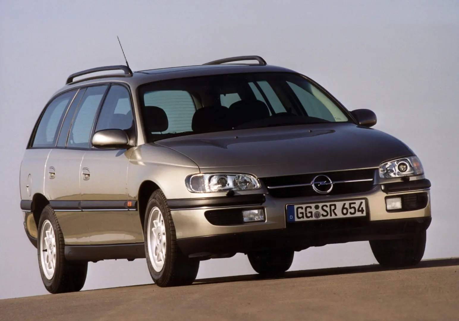 Opel Omega Omega 2.5 GL 4