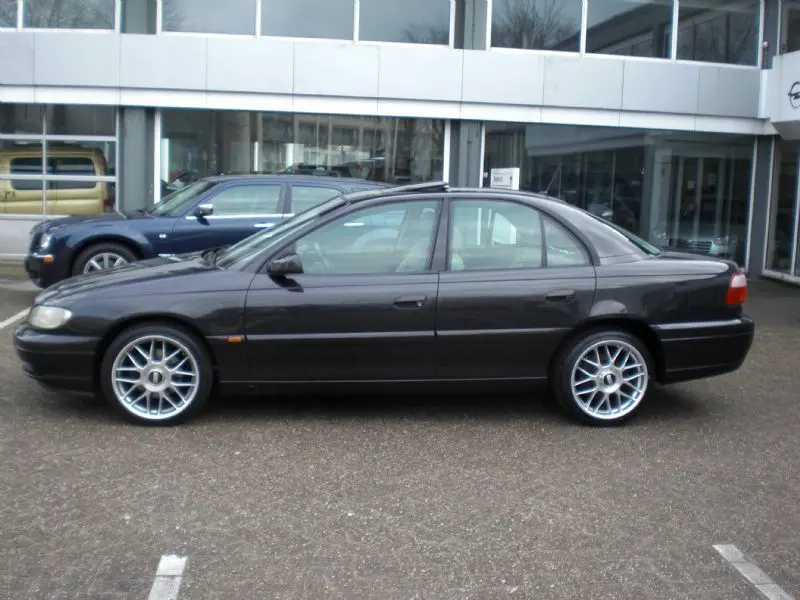 Opel Omega Omega 3.0 V6 Executive 4