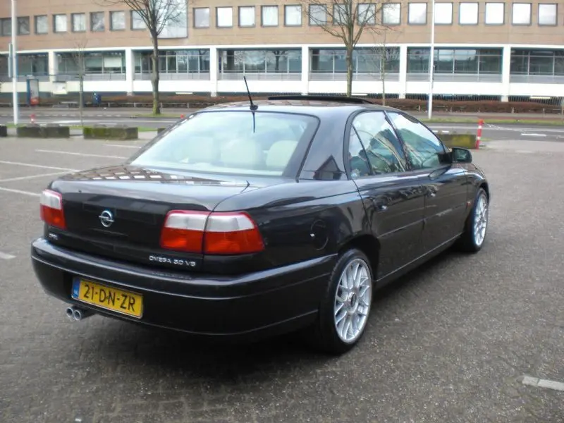 Opel Omega Omega 3.0 V6 Executive 2