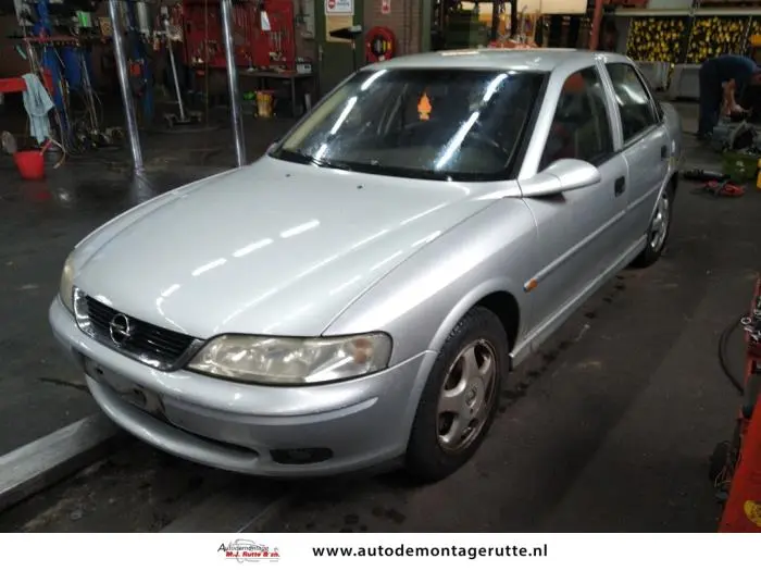 Opel Vectra Vectra 1.8 16V Elegance 4