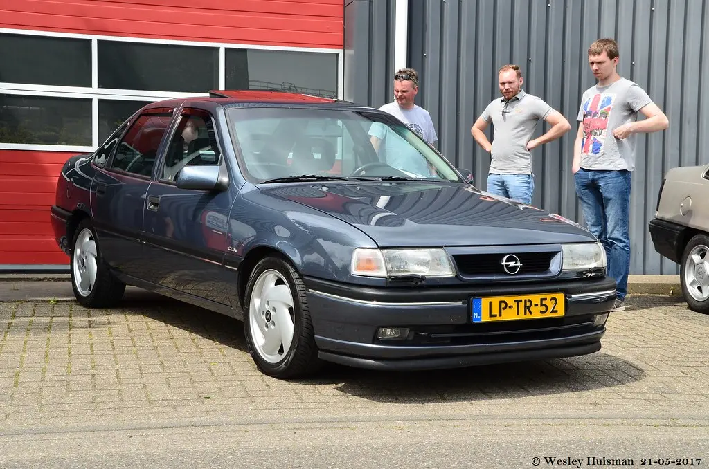 Opel Vectra Vectra 2.5 V6 CDX 6