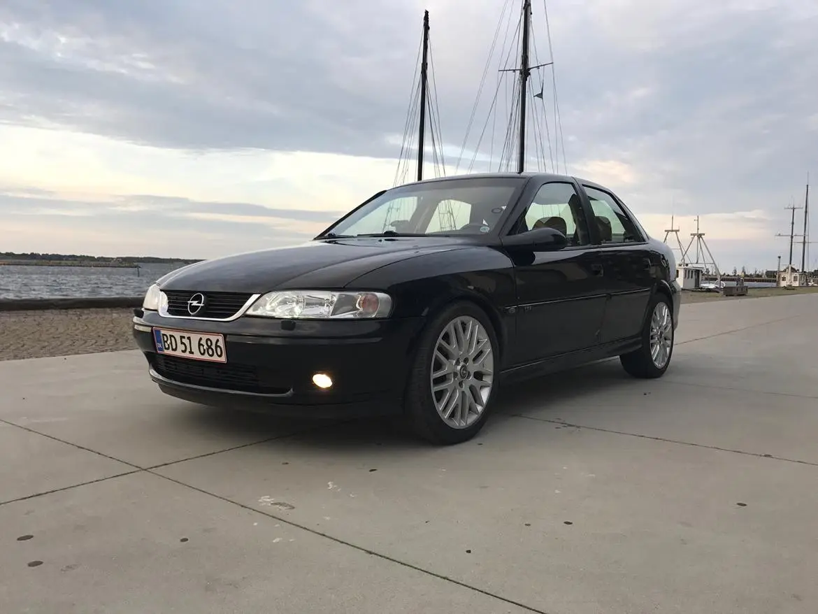 Opel Vectra Vectra 2.5 V6 CDX 7