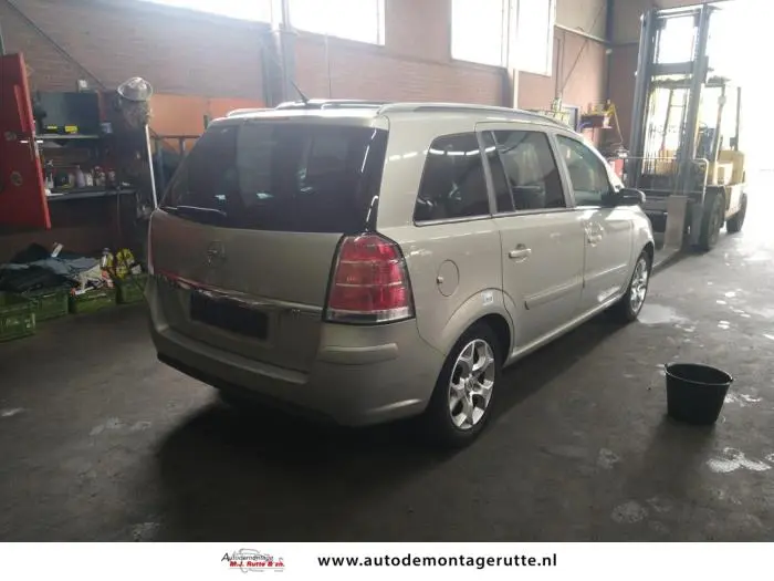 Opel Zafira Zafira 2.2 16V 2