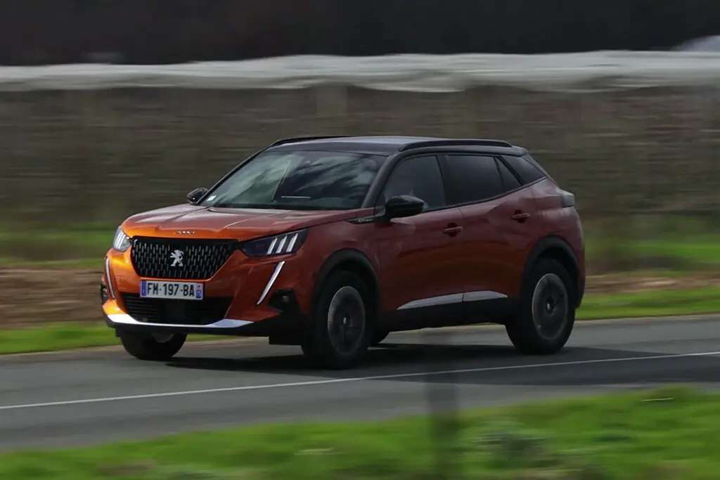 Peugeot 2008 2008 1.5 BlueHDI GT Line EAT8 4
