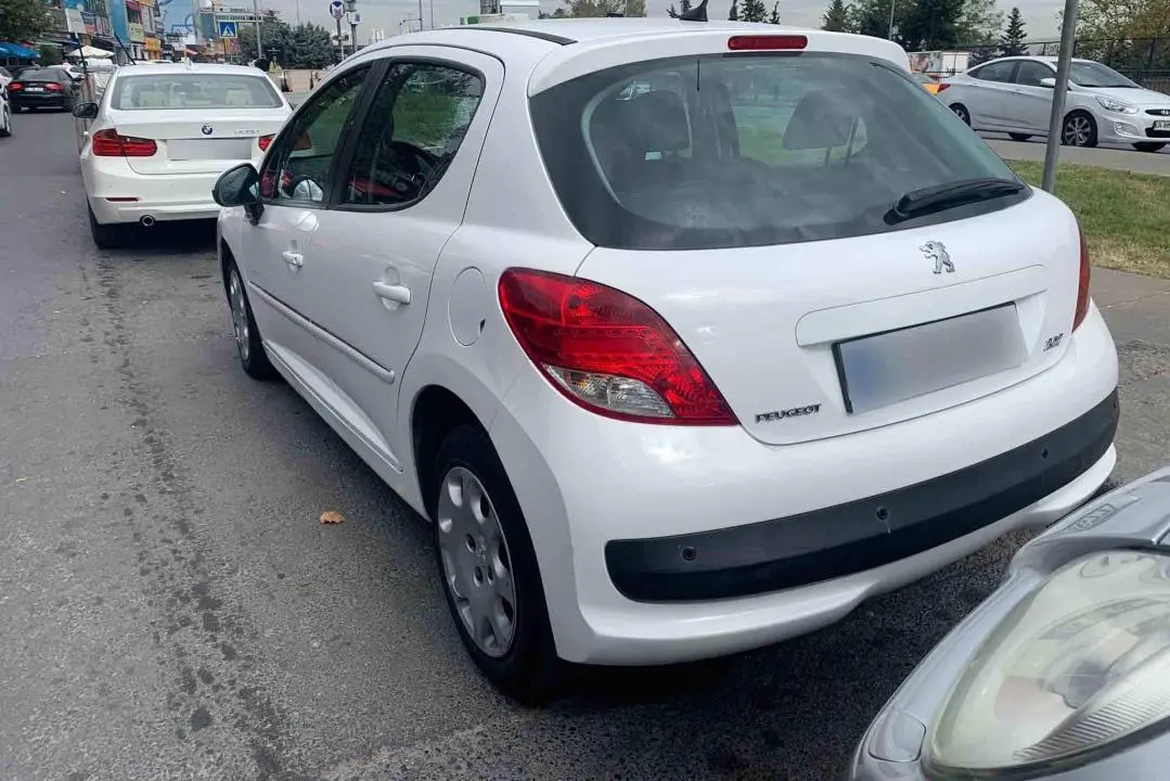 Peugeot 207 207 1.4 16V Envy 4