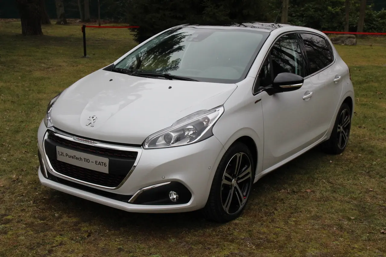 Peugeot 208 208 1.2 PureTech GT Line EAT6 1