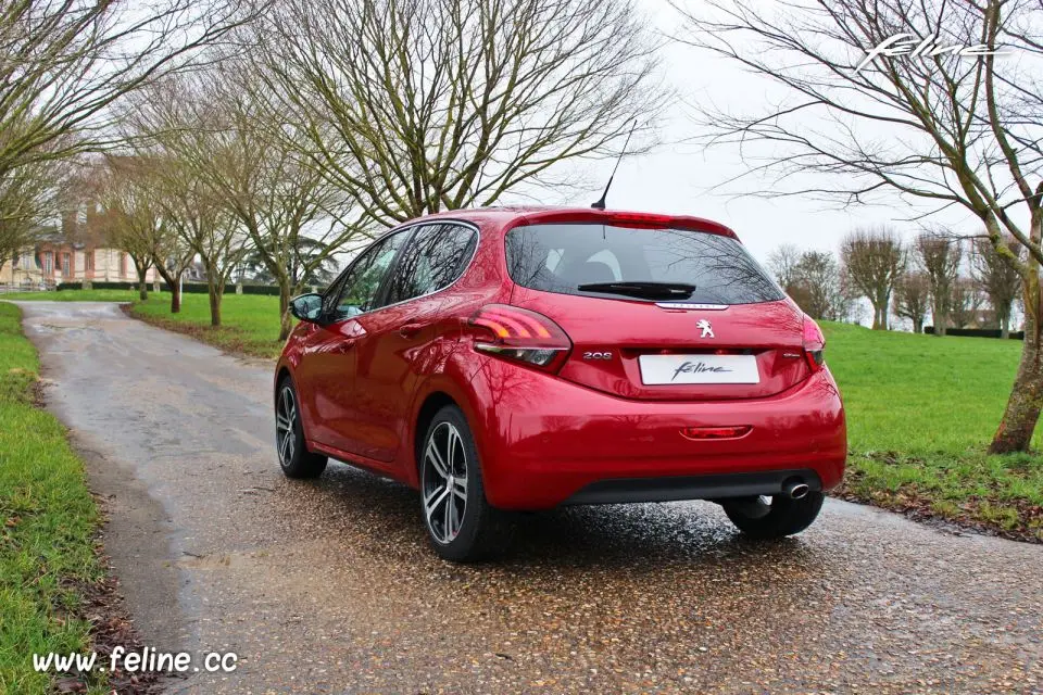Peugeot 208 208 1.2 PureTech GT Line EAT6 4