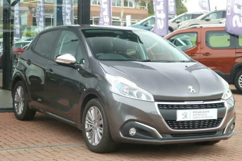 Peugeot 208 208 1.2 PureTech Start&Stop Signature 6