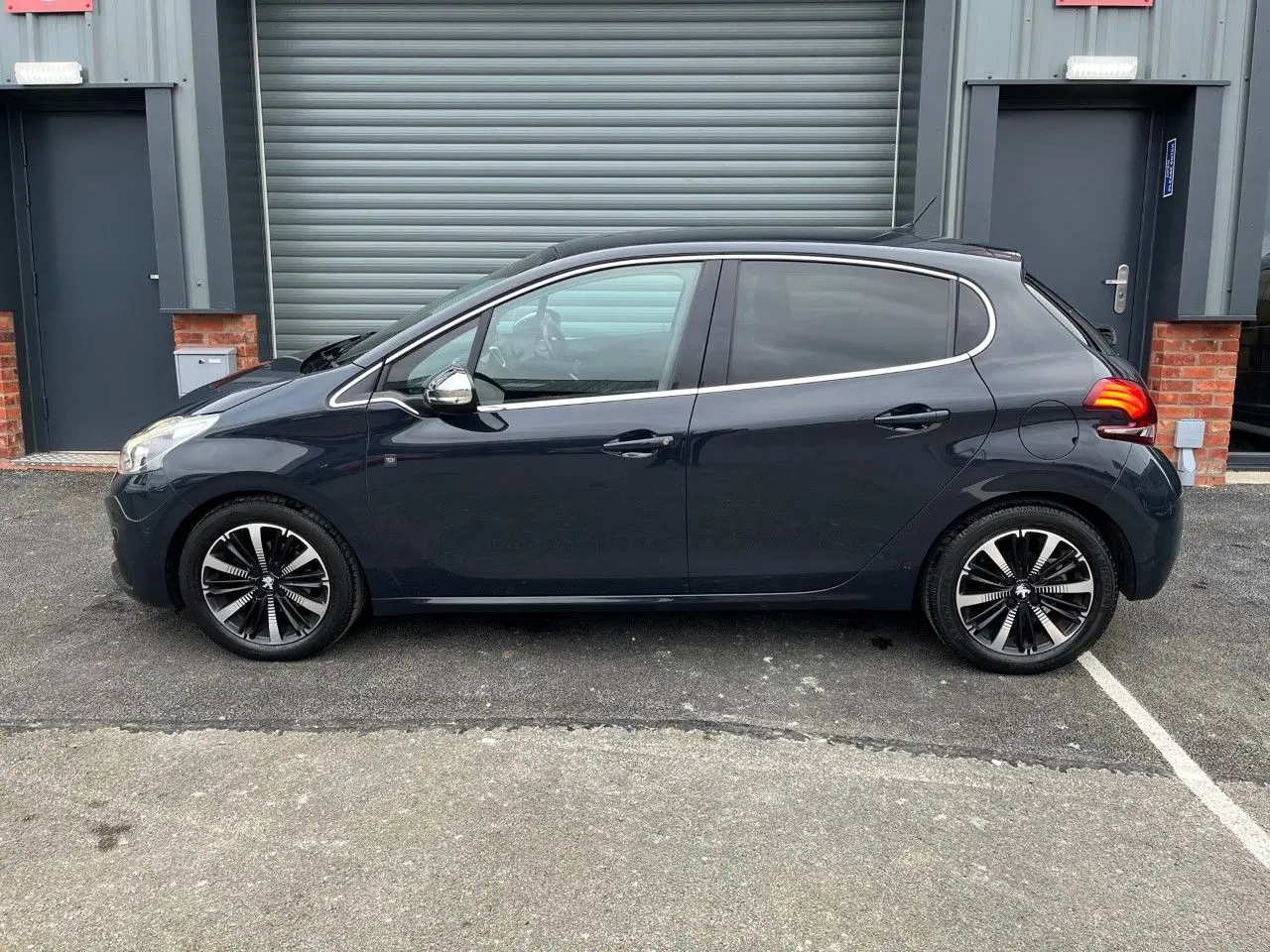 Peugeot 208 208 1.5 BlueHDI Signature 5