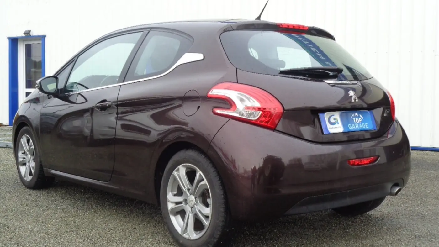 Peugeot 208 208 1.6 e-HDI Allure 2
