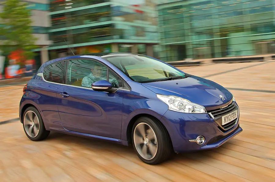 Peugeot 208 208 1.6 e-HDI Allure 6