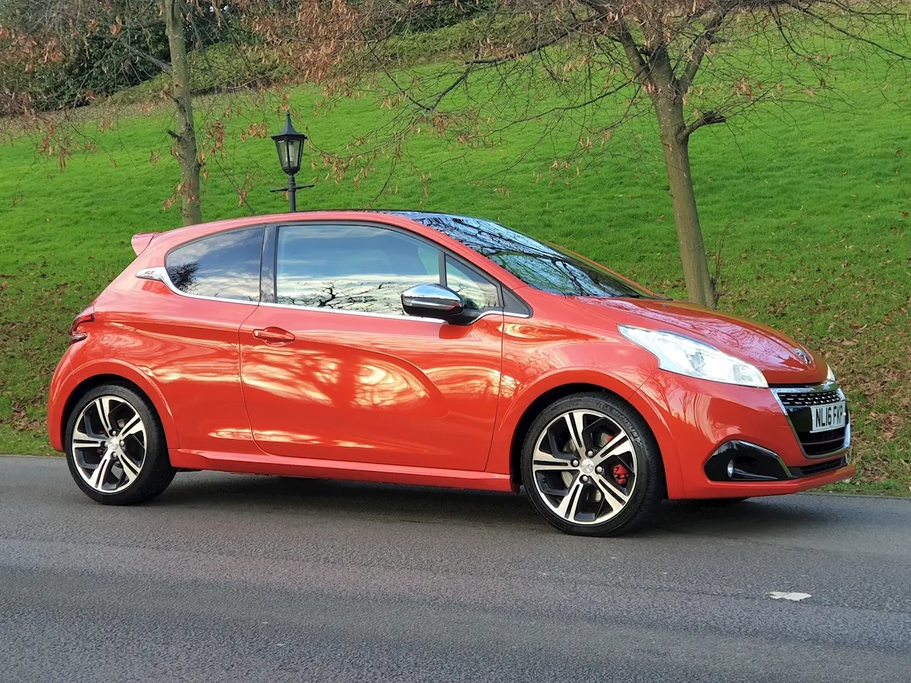 Peugeot 208 208 1.6 THP GTI by Peugeot Sport 7