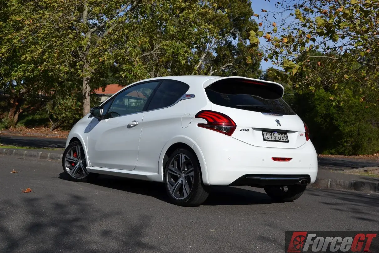 Peugeot 208 208 1.6 THP GTI by Peugeot Sport 5