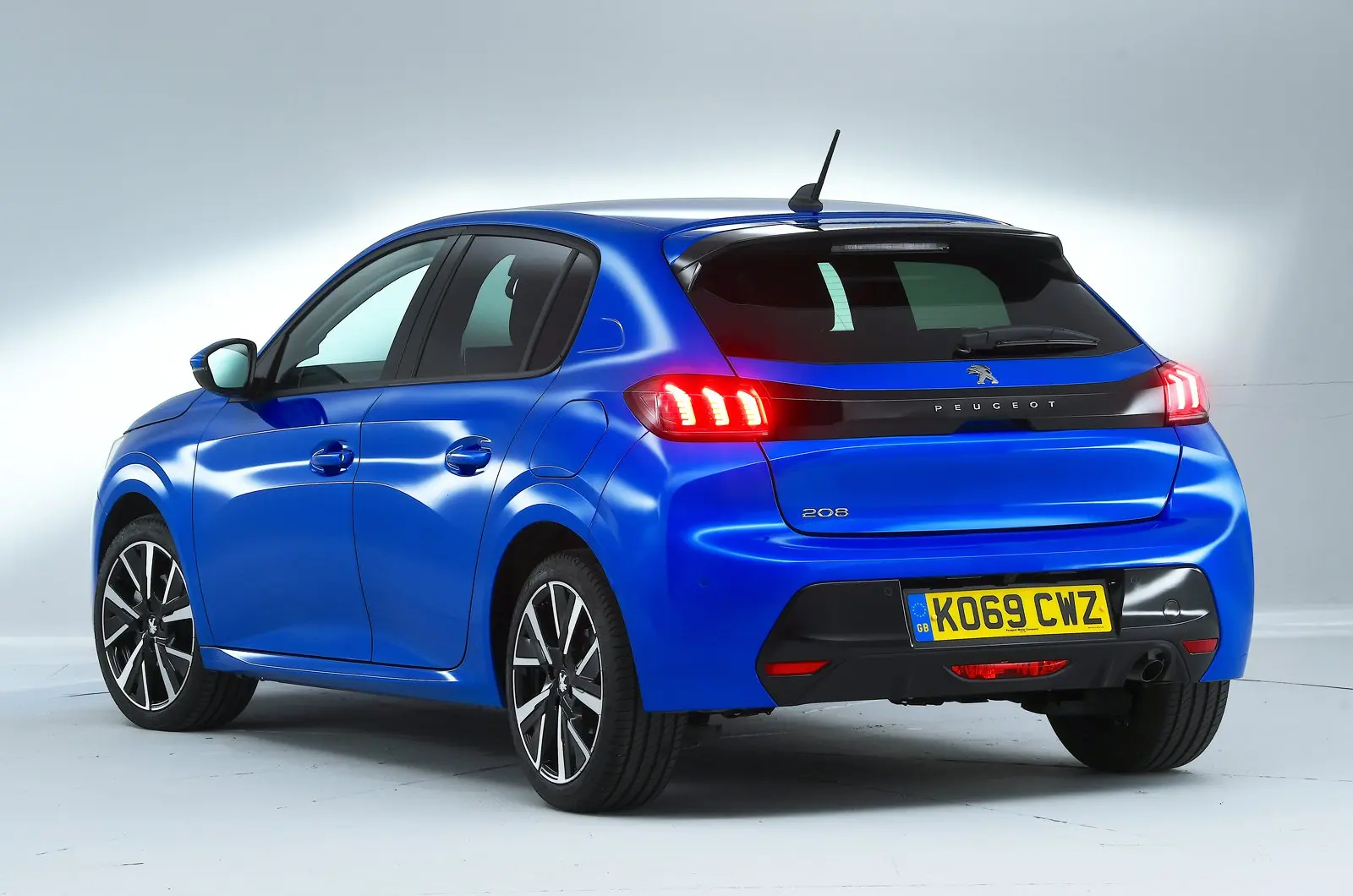 Peugeot 208 208 e-208 GT 100kW 0