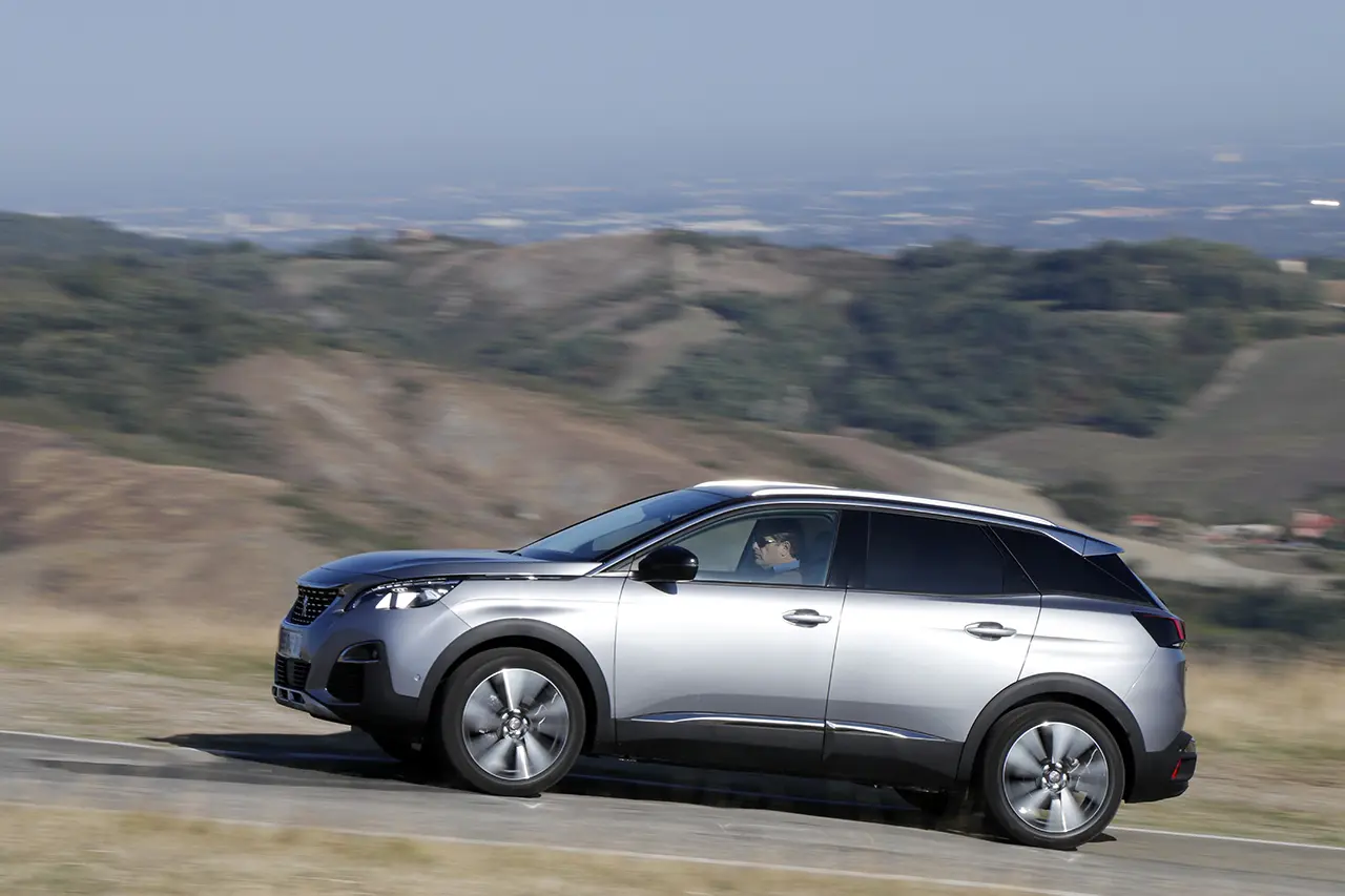Peugeot 3008 3008 1.2 PureTech Allure Dynamic B EAT8 0