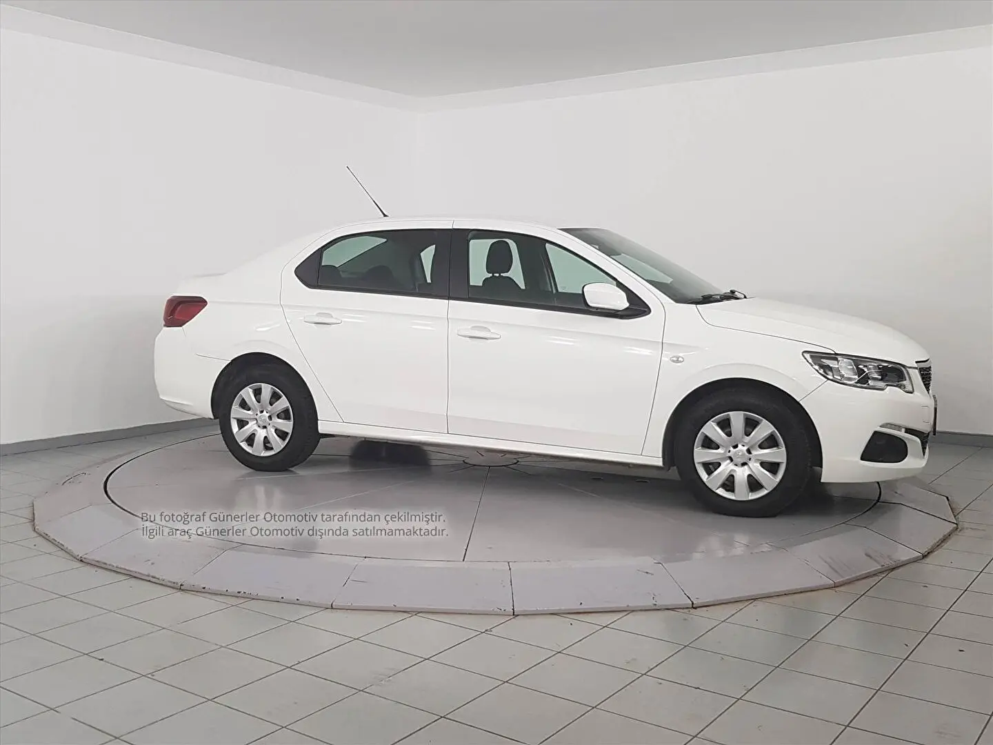 Peugeot 301 301 1.6 BlueHDI Active 2