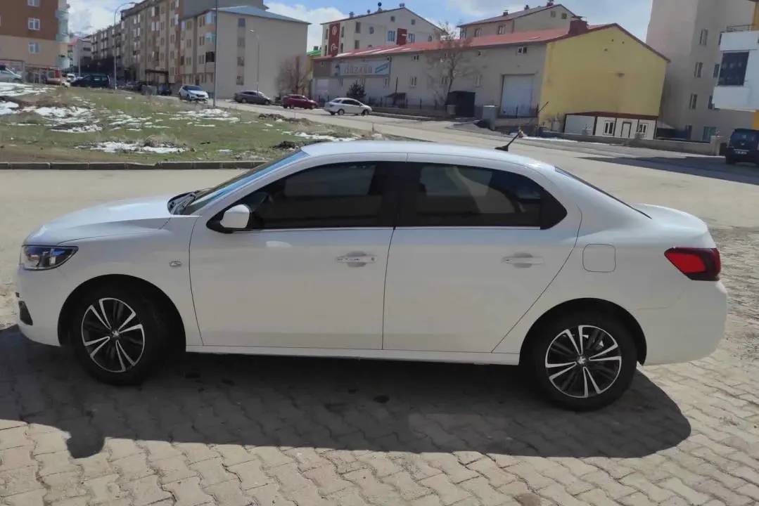 Peugeot 301 301 1.6 HDI Allure 4