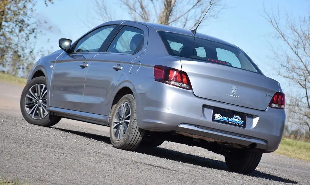 Peugeot 301 301 1.6 VTI Allure 4