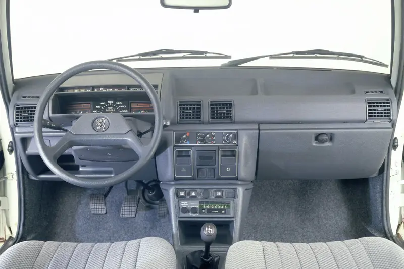 Peugeot 305 305 1.5 GR 6