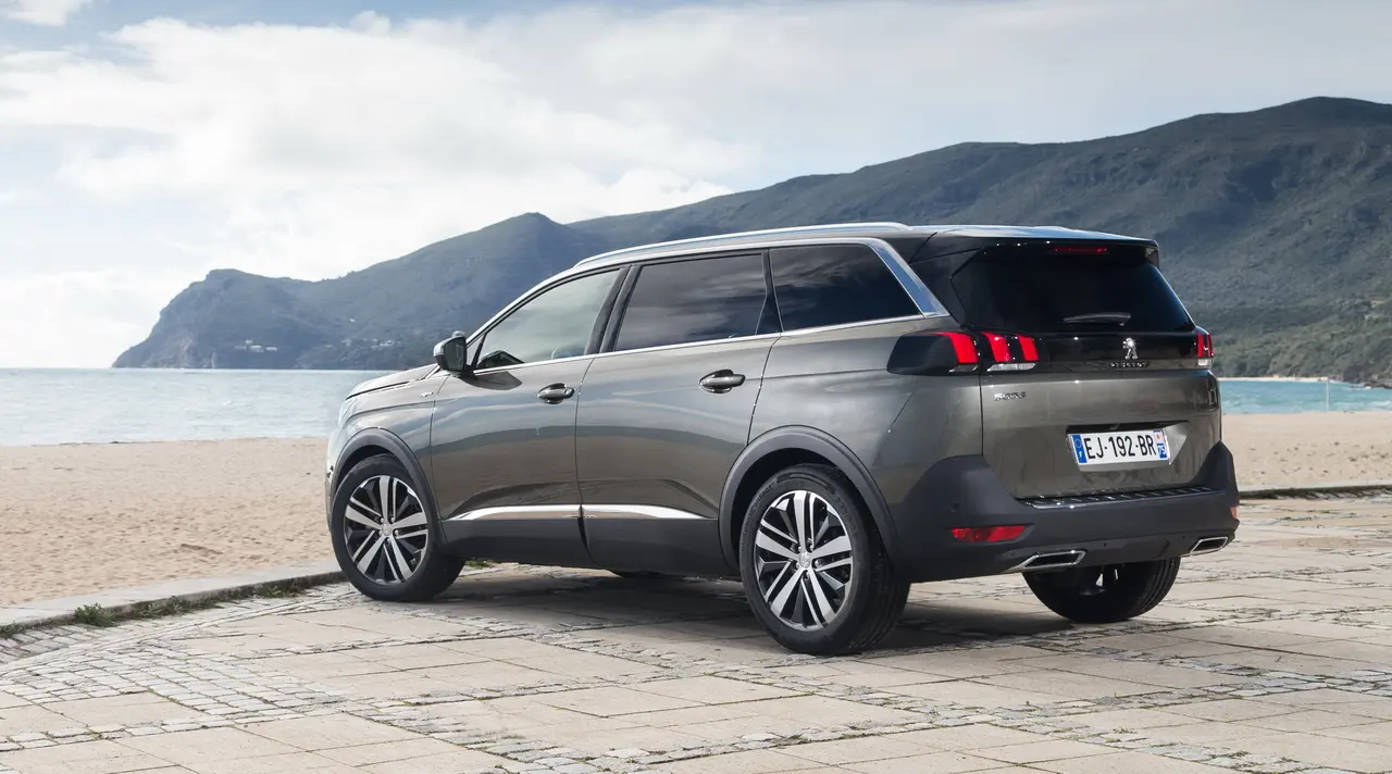 Peugeot 5008 5008 1.5 BlueHDI GT Line Dynamic EAT8 3