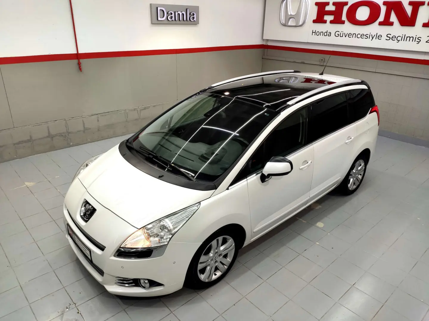 Peugeot 5008 5008 1.6 e-HDI Start&Stop Premium 4