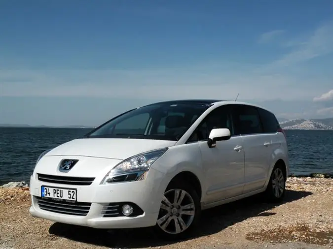 Peugeot 5008 5008 1.6 HDI Premium Pack Auto6R 3
