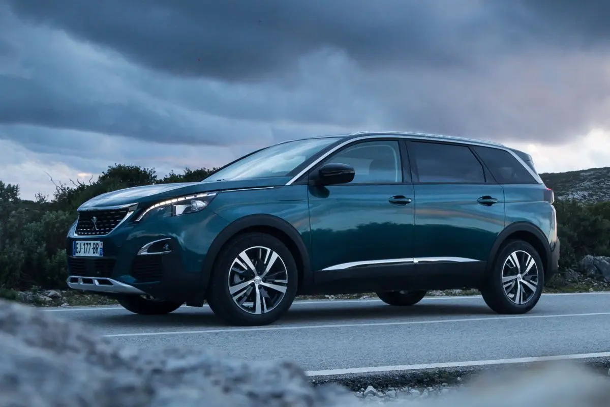 Peugeot 5008 5008 1.6 THP GT Line Dynamic EAT8	 2