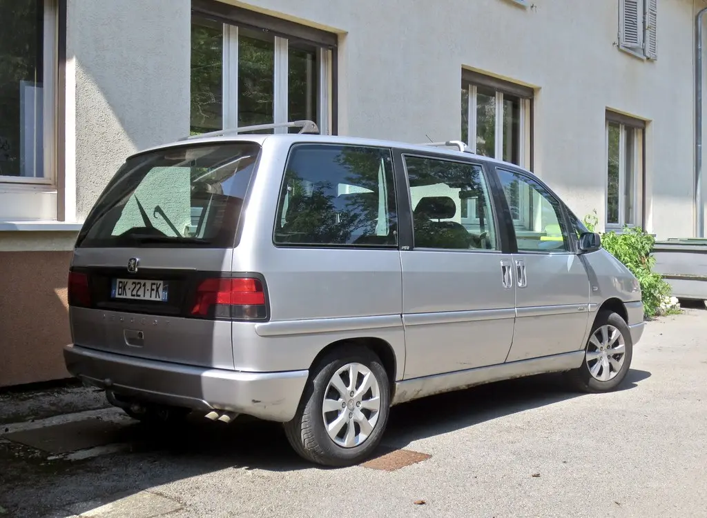Peugeot 806 806 2.0 ST 3
