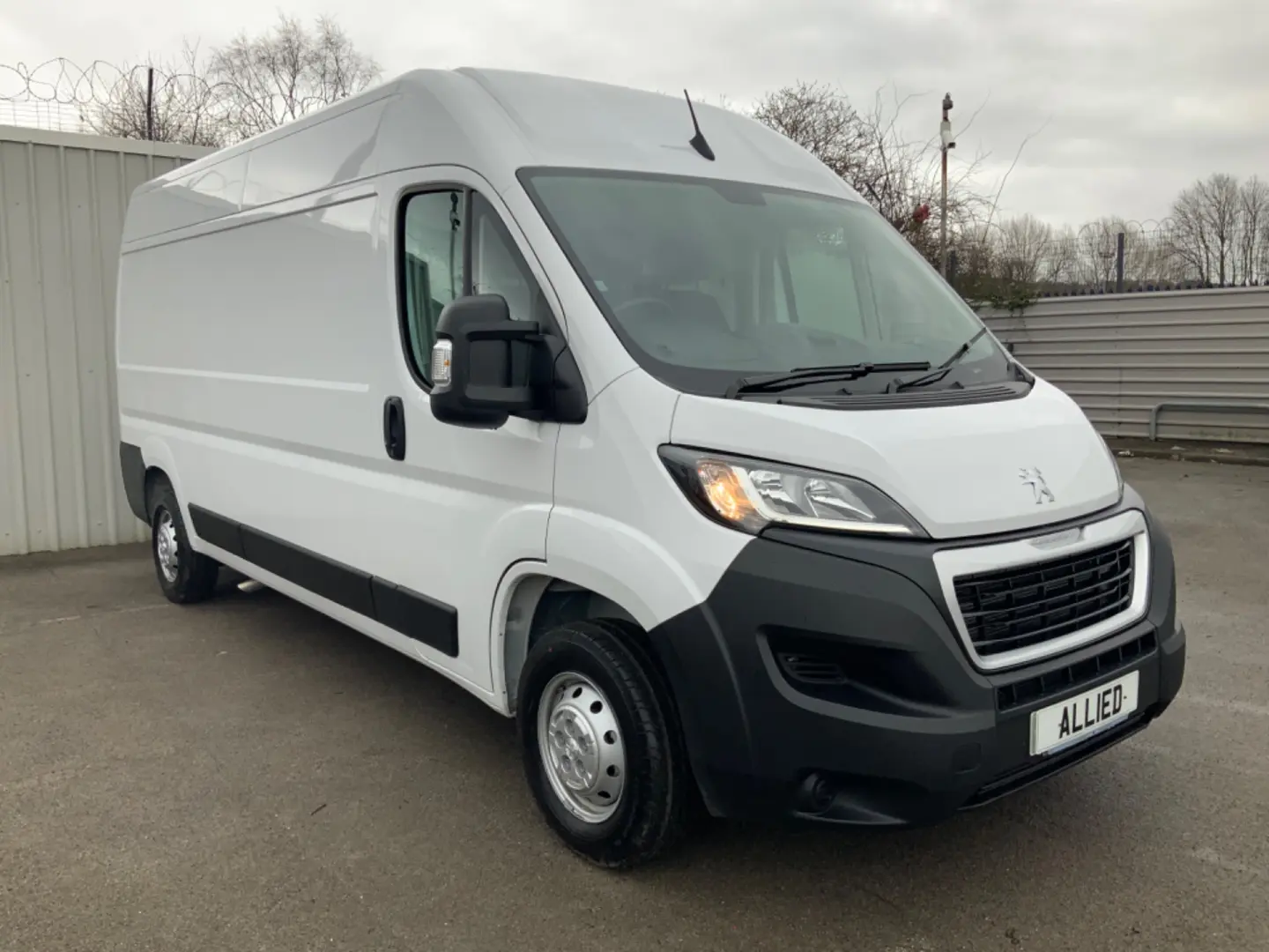 Peugeot Boxer Boxer 2.2 BlueHDI L3H2 (13 m3) 4