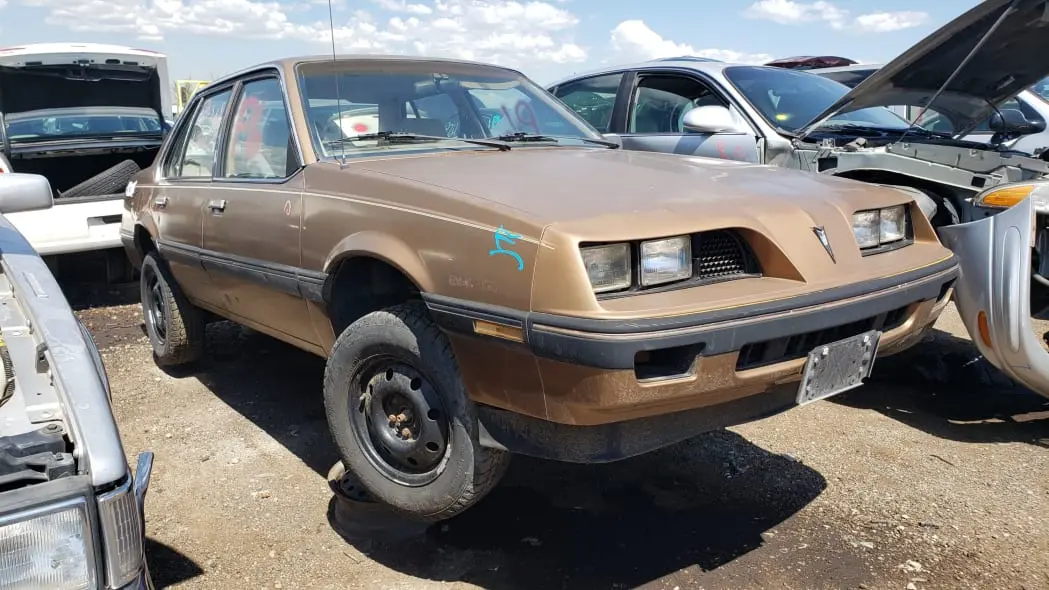 Pontiac Sunbird Sunbird 2.0 LE 1