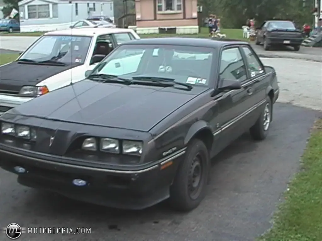 Pontiac Sunbird Sunbird 2.0 LE 5
