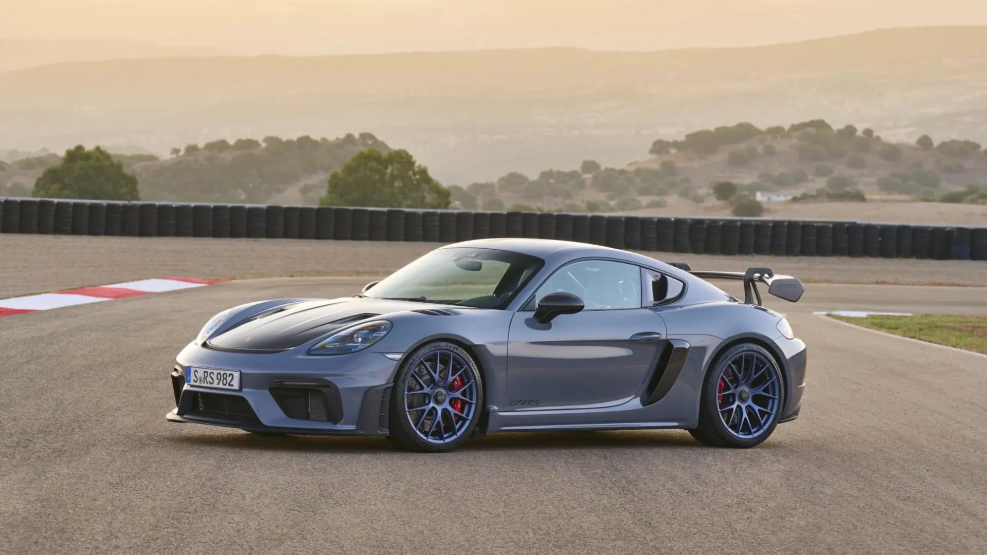 Porsche 718 718 Cayman 4.0 GT4 2