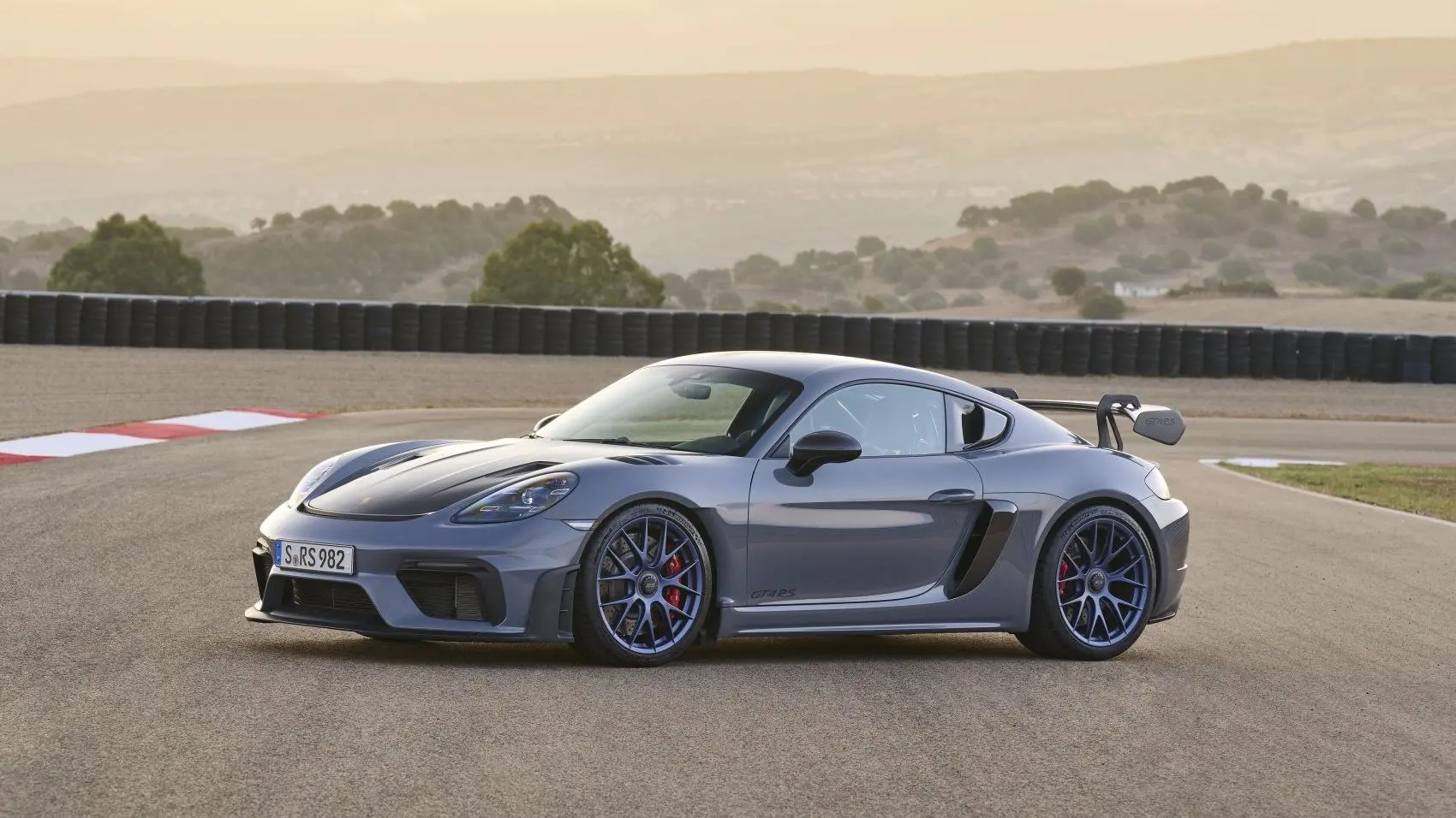 Porsche 718 718 Cayman 4.0 GT4 2