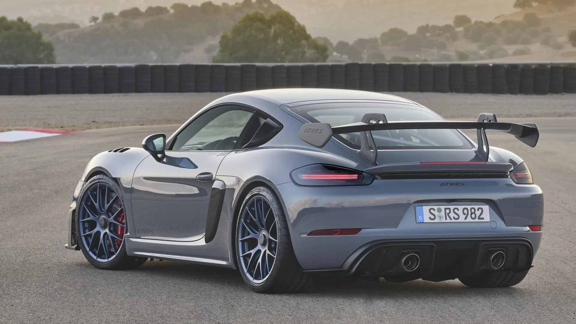 Porsche 718 718 Cayman GT4 RS 1