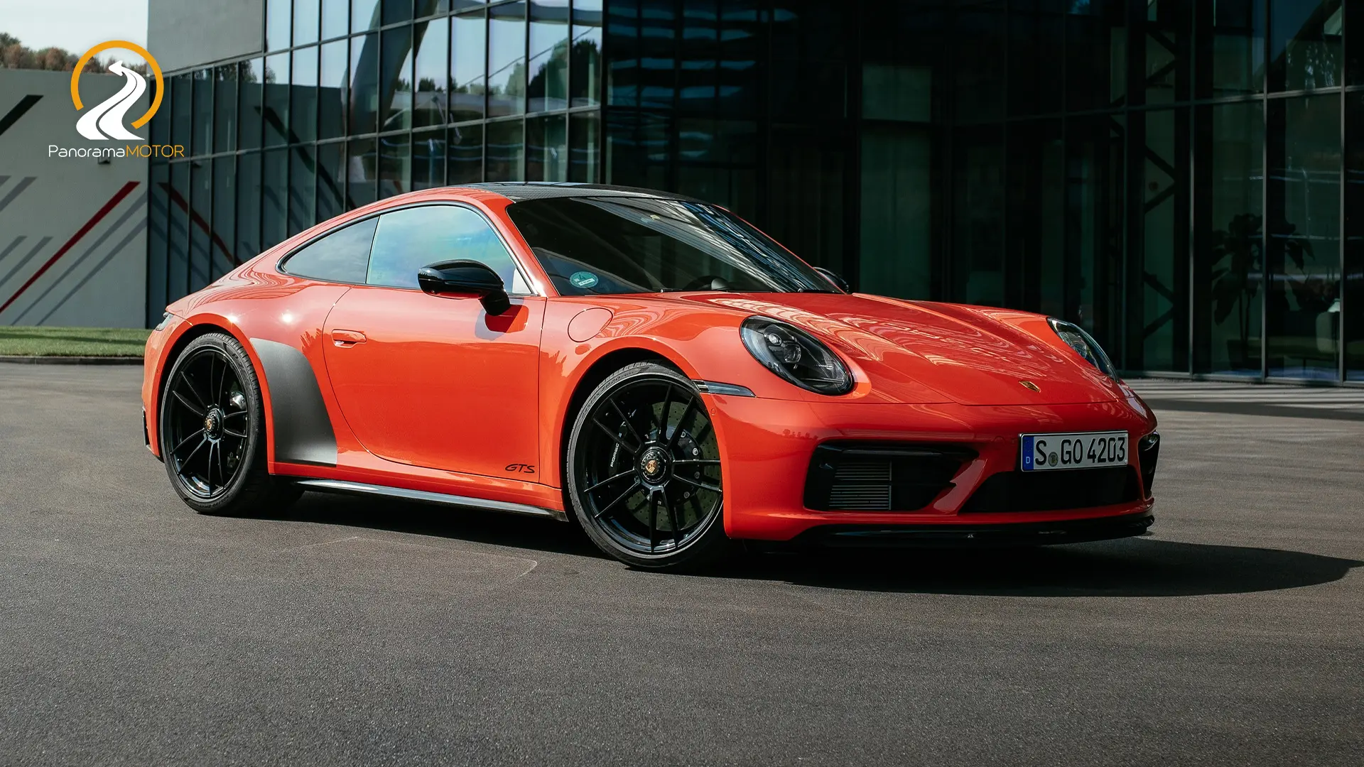 Porsche 911 911 Carrera 4 GTS 1