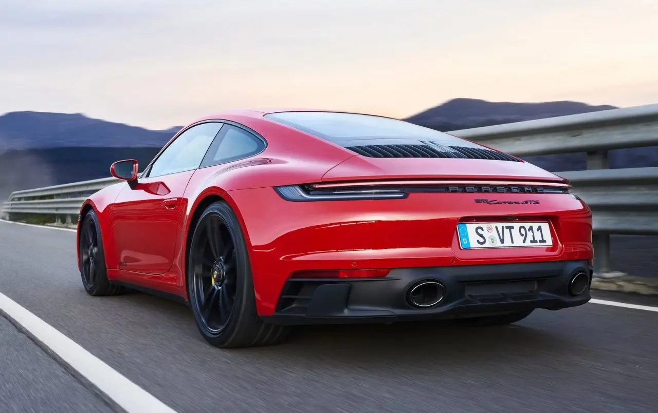 Porsche 911 911 Carrera 4 GTS 2
