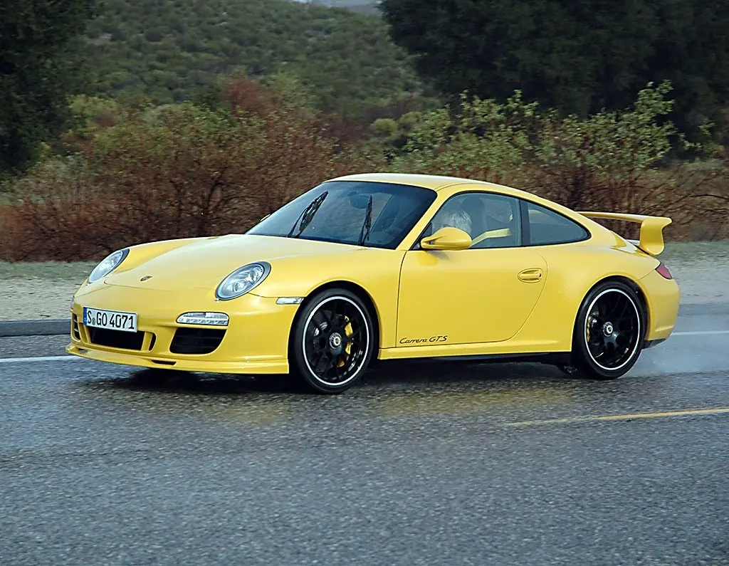 Porsche 911 911 Carrera GTS 2