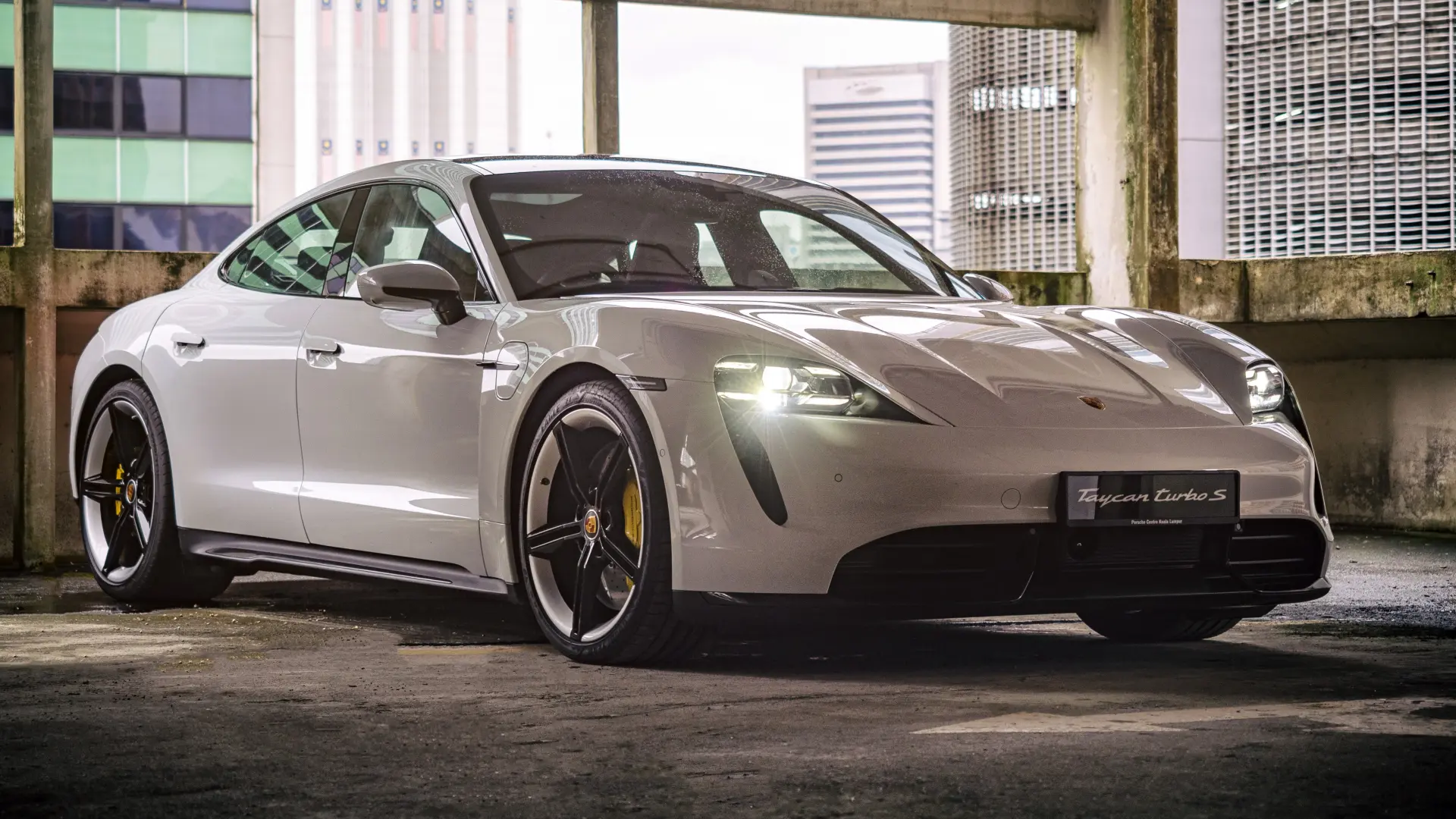 Porsche Taycan Taycan Turbo S 6