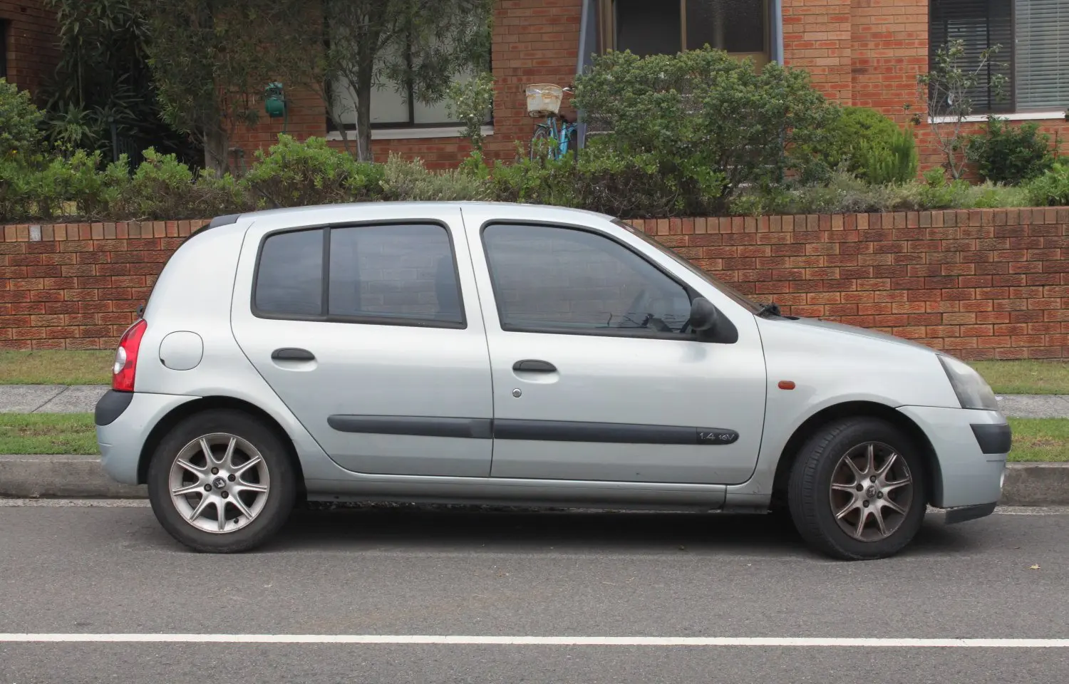Renault Clio Clio 1.2 16V Authentique Quickshift 3