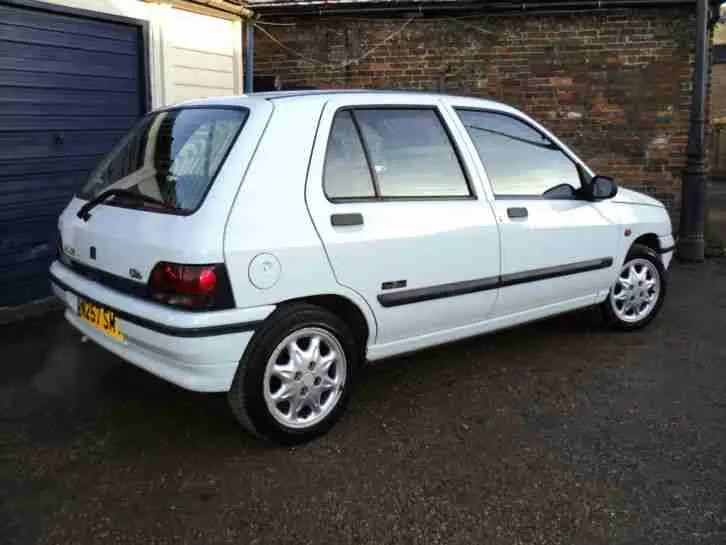Renault Clio Clio 1.2 RT 7