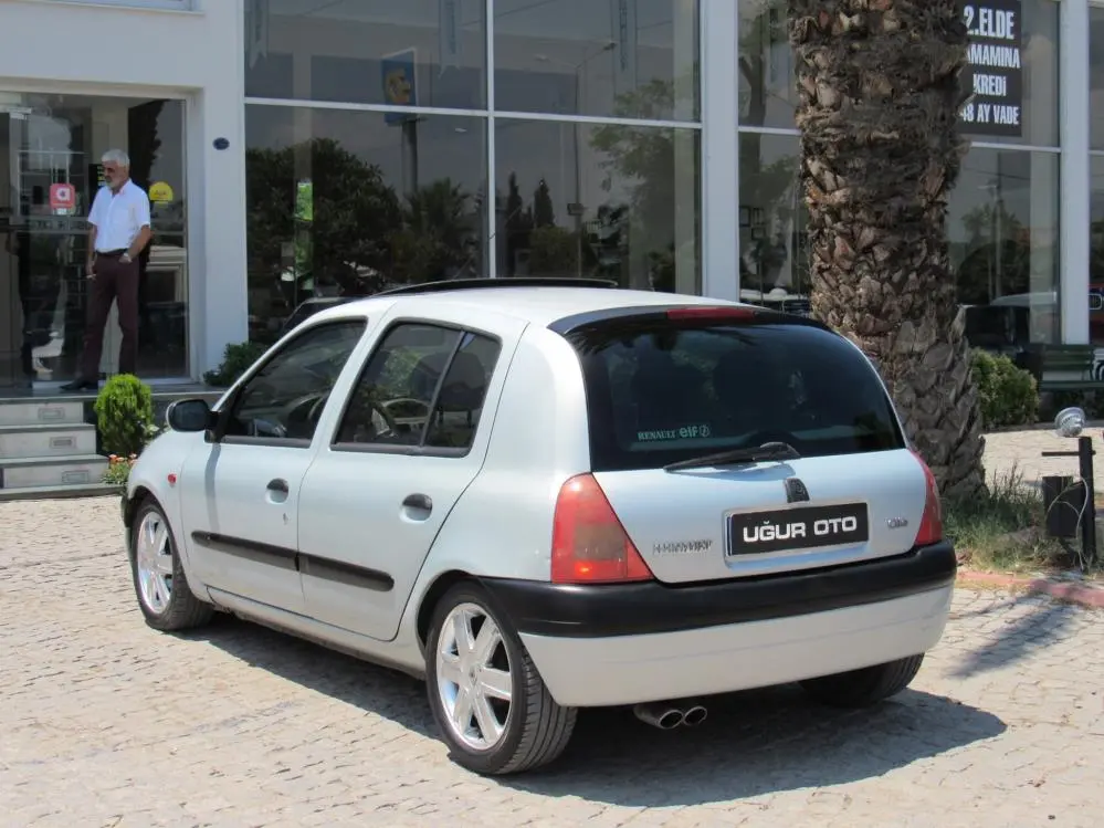 Renault Clio Clio 1.4 16V RXT 4