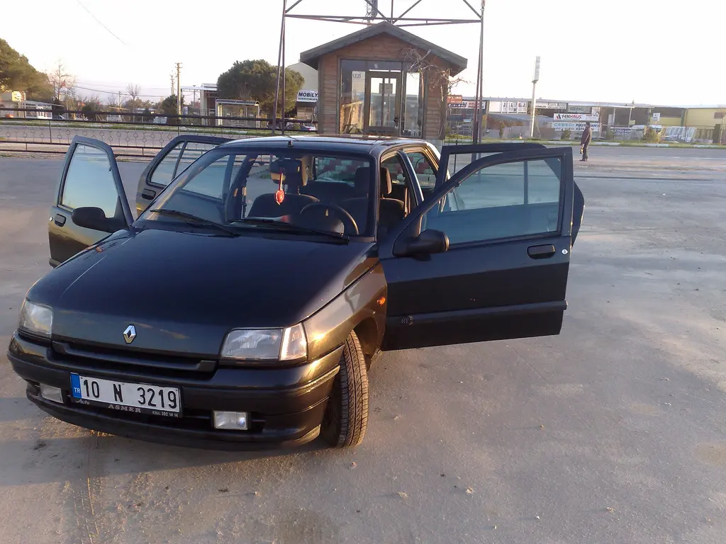 Renault Clio Clio 1.4 RT 6
