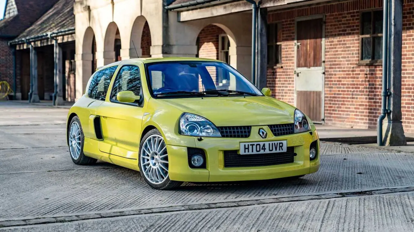 Renault Clio Clio 3.0 V6 RS 4