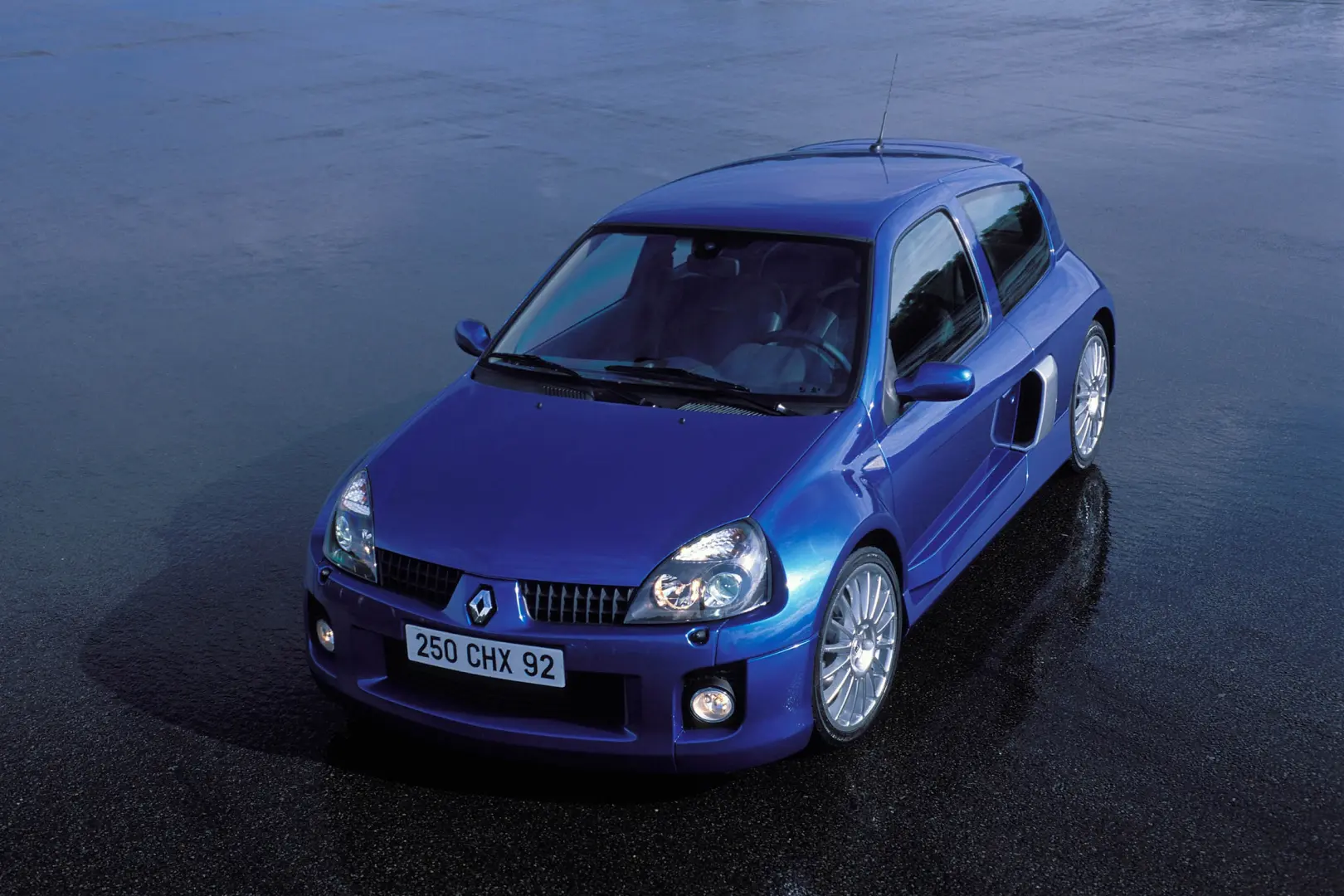 Renault Clio Clio 3.0 V6 RS 4