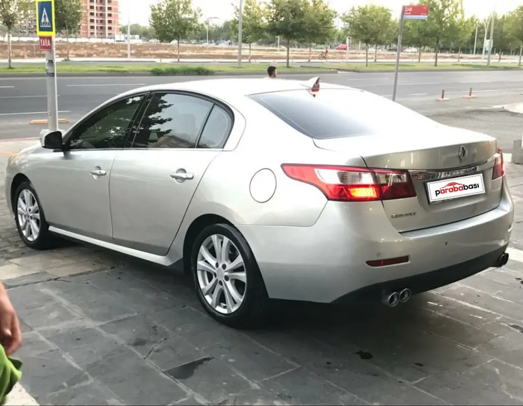 Renault Latitude Latitude 2.0 DCI Privilege BVA 1