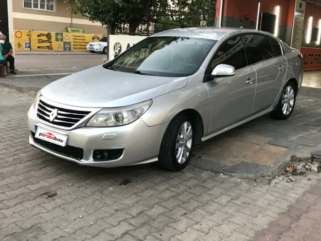 Renault Latitude Latitude 2.0 DCI Privilege BVA 3