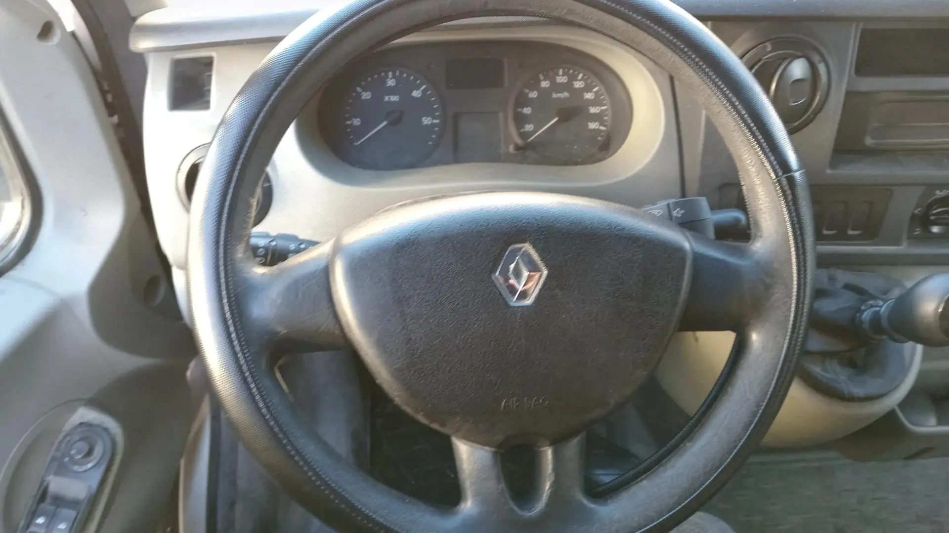Renault Master Master 2.5 dCi 10.8m3 6